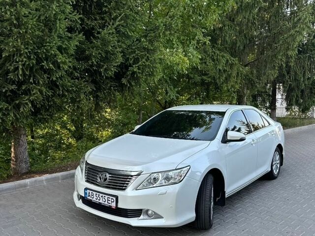 Белый Тойота Камри, объемом двигателя 2.49 л и пробегом 270 тыс. км за 14200 $, фото 1 на Automoto.ua