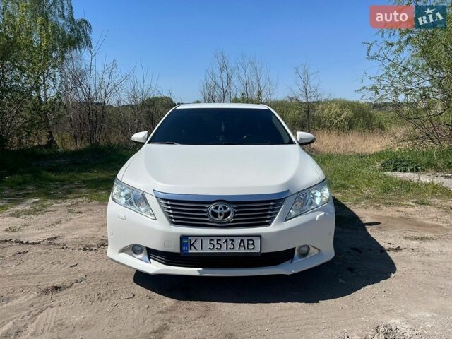 Белый Тойота Камри, объемом двигателя 2.49 л и пробегом 313 тыс. км за 12000 $, фото 1 на Automoto.ua