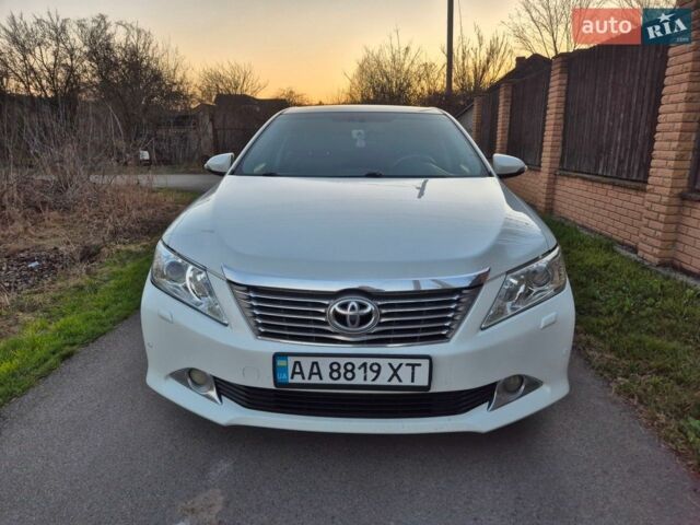 Белый Тойота Камри, объемом двигателя 2.49 л и пробегом 202 тыс. км за 12900 $, фото 1 на Automoto.ua