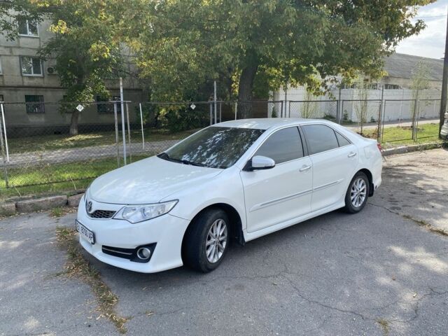 Белый Тойота Камри, объемом двигателя 2.5 л и пробегом 170 тыс. км за 9700 $, фото 1 на Automoto.ua
