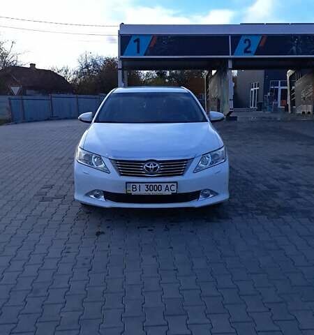 Белый Тойота Камри, объемом двигателя 2.5 л и пробегом 195 тыс. км за 11800 $, фото 1 на Automoto.ua