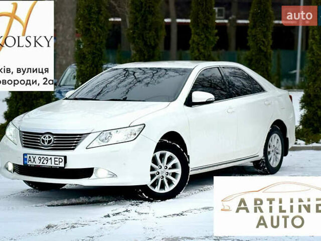 Белый Тойота Камри, объемом двигателя 2.5 л и пробегом 234 тыс. км за 14700 $, фото 1 на Automoto.ua