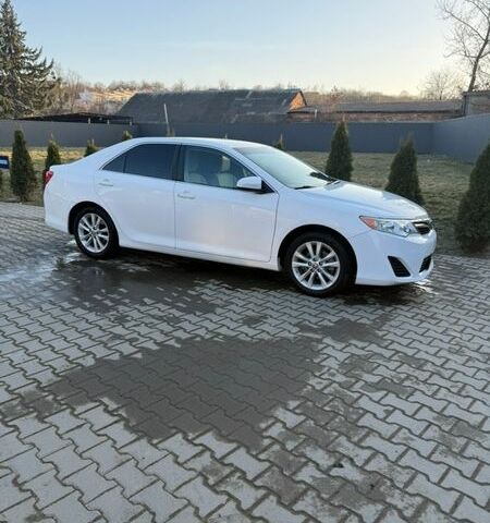 Белый Тойота Камри, объемом двигателя 2.5 л и пробегом 75 тыс. км за 15999 $, фото 1 на Automoto.ua