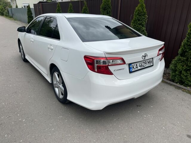 Белый Тойота Камри, объемом двигателя 2.5 л и пробегом 228 тыс. км за 8800 $, фото 1 на Automoto.ua