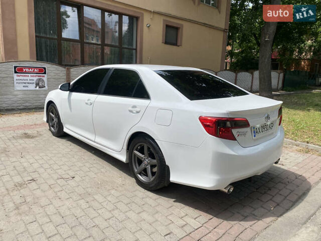Білий Тойота Камрі, об'ємом двигуна 2.49 л та пробігом 145 тис. км за 12300 $, фото 1 на Automoto.ua