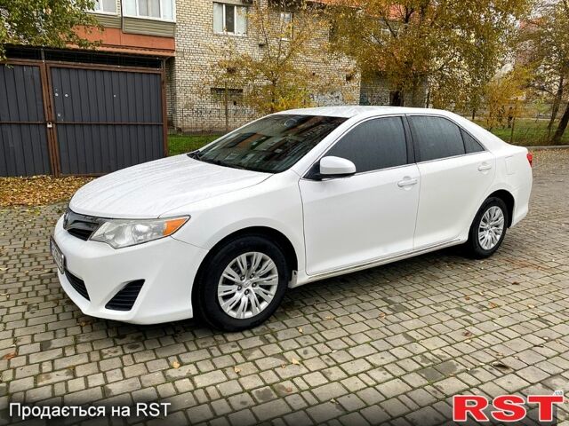 Білий Тойота Камрі, об'ємом двигуна 2.5 л та пробігом 188 тис. км за 10900 $, фото 1 на Automoto.ua