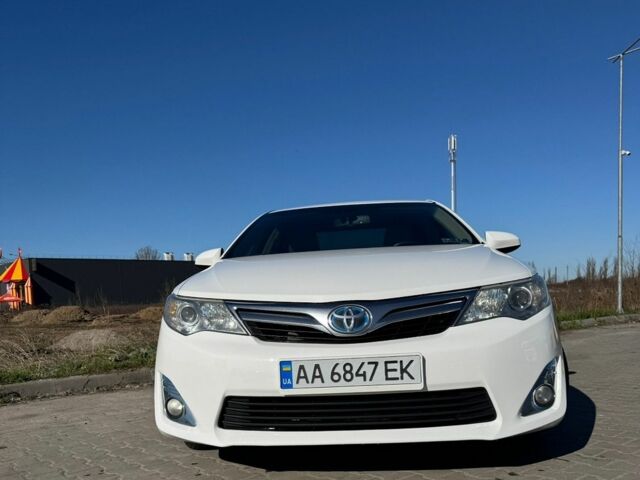 Белый Тойота Камри, объемом двигателя 2.49 л и пробегом 277 тыс. км за 12000 $, фото 1 на Automoto.ua