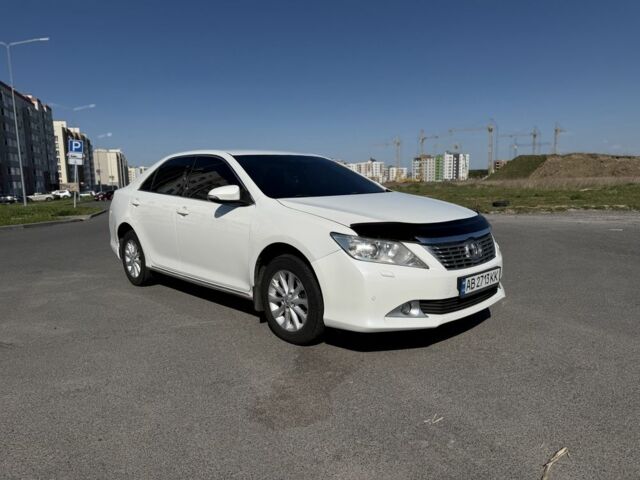 Білий Тойота Камрі, об'ємом двигуна 2.5 л та пробігом 215 тис. км за 11500 $, фото 1 на Automoto.ua