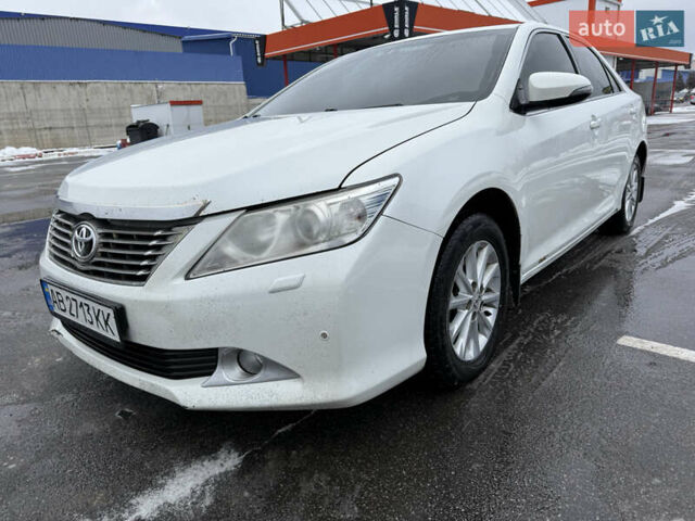 Белый Тойота Камри, объемом двигателя 2.49 л и пробегом 265 тыс. км за 11850 $, фото 1 на Automoto.ua