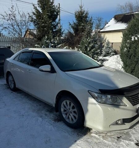Белый Тойота Камри, объемом двигателя 2.5 л и пробегом 156 тыс. км за 14200 $, фото 1 на Automoto.ua