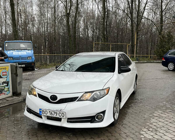 Білий Тойота Камрі, об'ємом двигуна 2.49 л та пробігом 240 тис. км за 9999 $, фото 1 на Automoto.ua