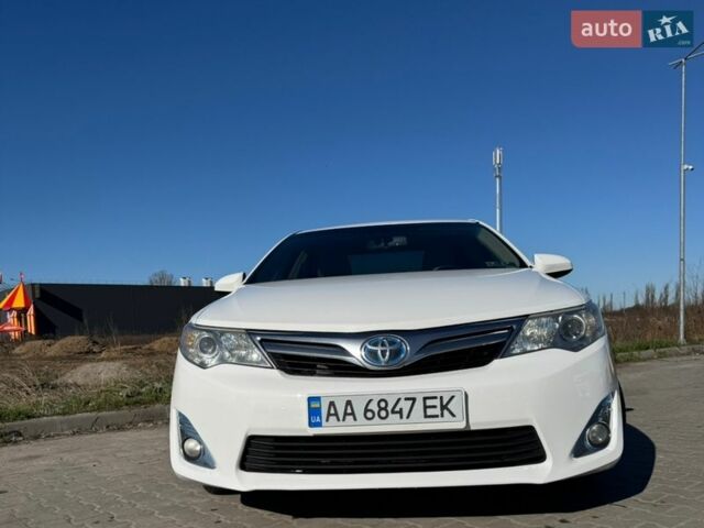 Білий Тойота Камрі, об'ємом двигуна 2.49 л та пробігом 277 тис. км за 12000 $, фото 1 на Automoto.ua