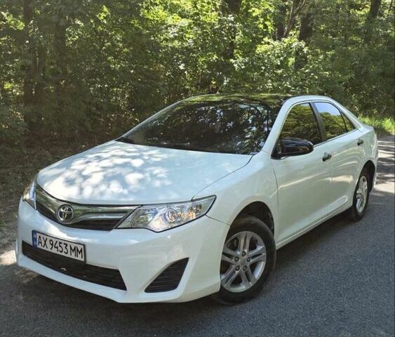 Білий Тойота Камрі, об'ємом двигуна 2.5 л та пробігом 201 тис. км за 7995 $, фото 1 на Automoto.ua