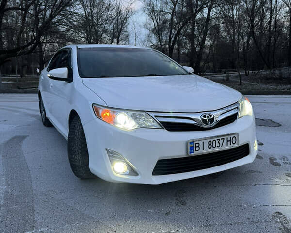 Белый Тойота Камри, объемом двигателя 2.5 л и пробегом 190 тыс. км за 13400 $, фото 1 на Automoto.ua