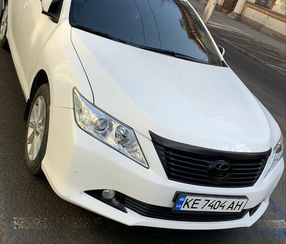 Белый Тойота Камри, объемом двигателя 2 л и пробегом 203 тыс. км за 12300 $, фото 1 на Automoto.ua