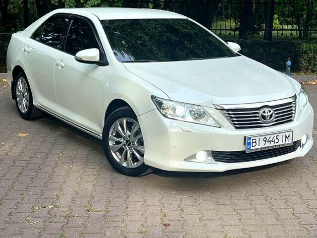 Белый Тойота Камри, объемом двигателя 2.5 л и пробегом 120 тыс. км за 12500 $, фото 1 на Automoto.ua