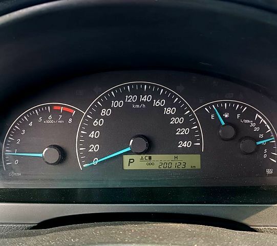 Білий Тойота Камрі, об'ємом двигуна 2.5 л та пробігом 200 тис. км за 8500 $, фото 1 на Automoto.ua