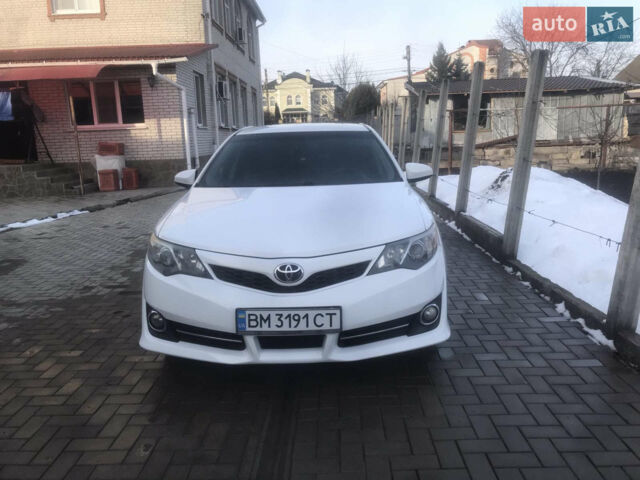 Белый Тойота Камри, объемом двигателя 2.49 л и пробегом 161 тыс. км за 13000 $, фото 1 на Automoto.ua