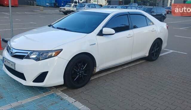 Білий Тойота Камрі, об'ємом двигуна 2.49 л та пробігом 258 тис. км за 9800 $, фото 1 на Automoto.ua