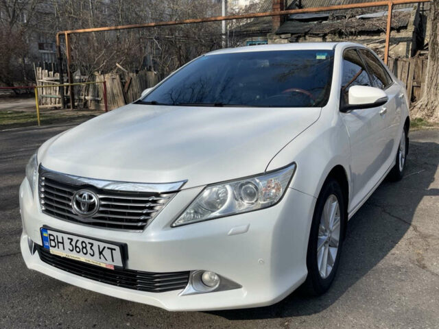Білий Тойота Камрі, об'ємом двигуна 2.5 л та пробігом 225 тис. км за 15500 $, фото 1 на Automoto.ua
