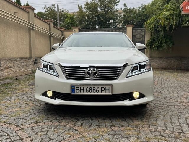 Белый Тойота Камри, объемом двигателя 2.49 л и пробегом 270 тыс. км за 13500 $, фото 1 на Automoto.ua