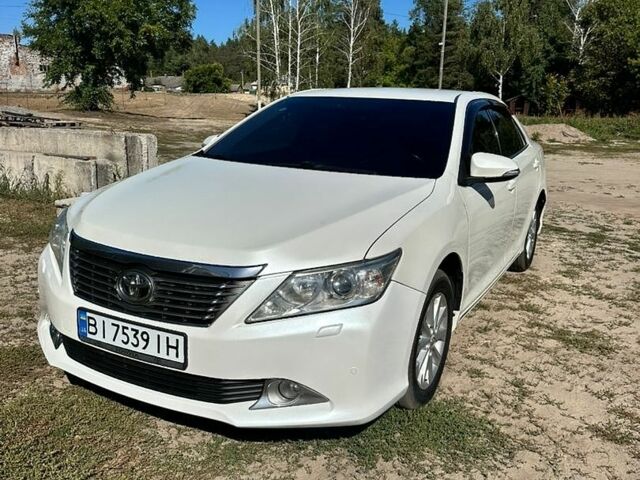 Белый Тойота Камри, объемом двигателя 2.49 л и пробегом 295 тыс. км за 10800 $, фото 1 на Automoto.ua