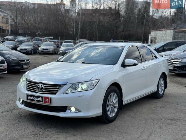 Белый Тойота Камри, объемом двигателя 2.5 л и пробегом 242 тыс. км за 14990 $, фото 1 на Automoto.ua