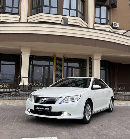 Білий Тойота Камрі, об'ємом двигуна 2.5 л та пробігом 180 тис. км за 11200 $, фото 1 на Automoto.ua