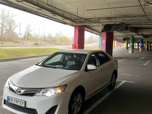 Белый Тойота Камри, объемом двигателя 2.5 л и пробегом 199 тыс. км за 7650 $, фото 1 на Automoto.ua