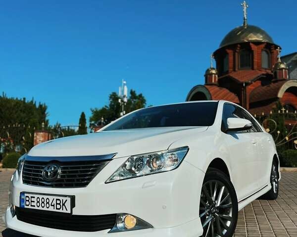 Белый Тойота Камри, объемом двигателя 2.5 л и пробегом 161 тыс. км за 13500 $, фото 1 на Automoto.ua