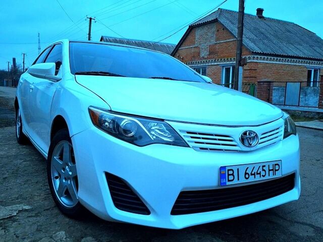 Белый Тойота Камри, объемом двигателя 2.5 л и пробегом 210 тыс. км за 8800 $, фото 1 на Automoto.ua