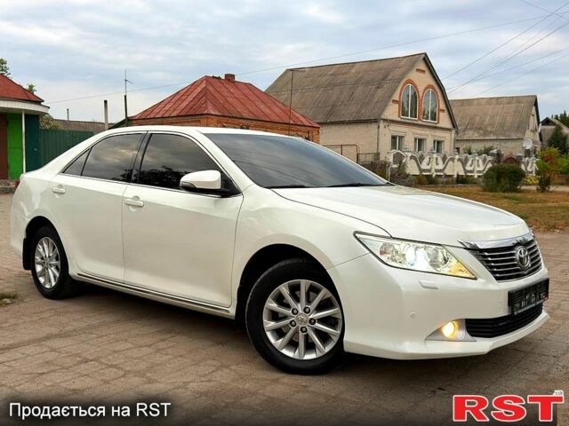 Белый Тойота Камри, объемом двигателя 2.5 л и пробегом 179 тыс. км за 12890 $, фото 1 на Automoto.ua