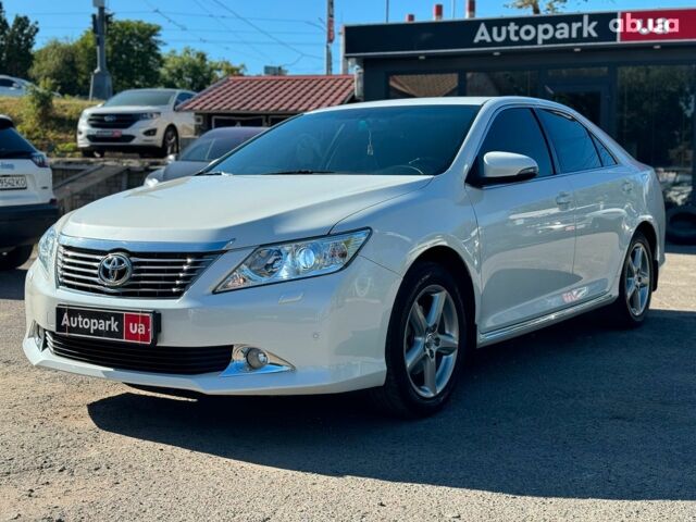 Белый Тойота Камри, объемом двигателя 2.5 л и пробегом 100 тыс. км за 17290 $, фото 1 на Automoto.ua