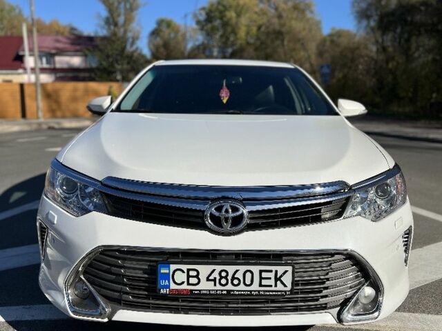Белый Тойота Камри, объемом двигателя 2.5 л и пробегом 174 тыс. км за 14400 $, фото 1 на Automoto.ua