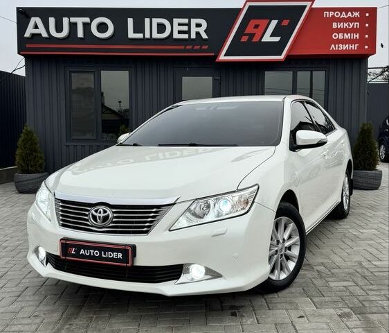 Білий Тойота Камрі, об'ємом двигуна 2.5 л та пробігом 187 тис. км за 14300 $, фото 1 на Automoto.ua