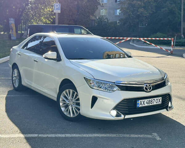 Белый Тойота Камри, объемом двигателя 2.49 л и пробегом 163 тыс. км за 18700 $, фото 1 на Automoto.ua