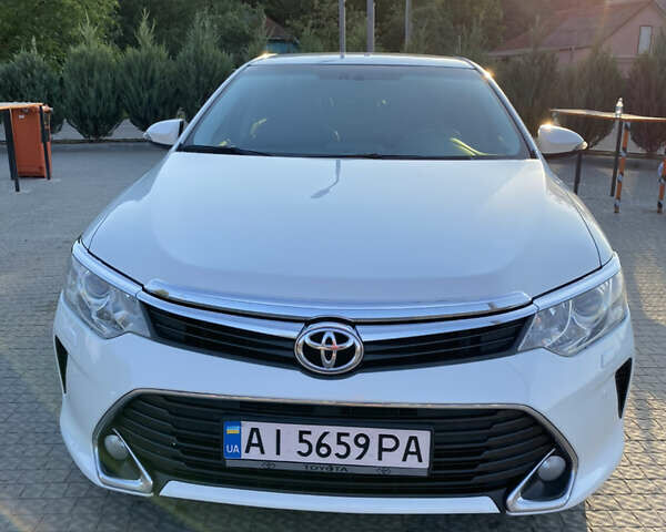 Тойота Камри 2014 в Полтаве на Automoto.ua Белый Тойота Камри, объемом двигателя 2.49 л и пробегом 203 тыс. км за 15800 $, фото 1 на Automoto.ua