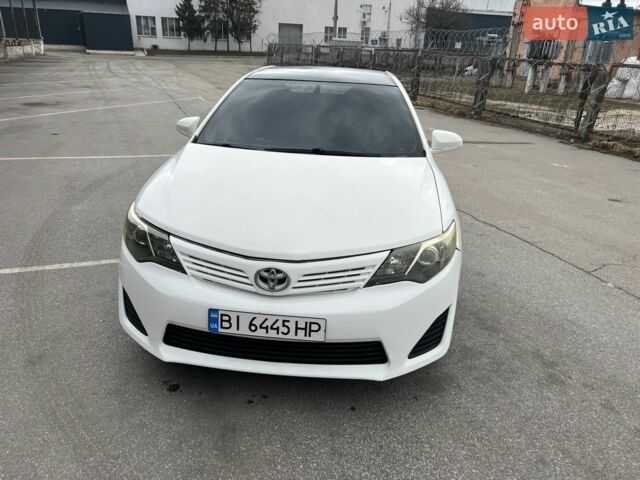 Белый Тойота Камри, объемом двигателя 2.49 л и пробегом 233 тыс. км за 8300 $, фото 1 на Automoto.ua