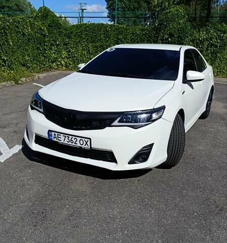 Белый Тойота Камри, объемом двигателя 2.49 л и пробегом 428 тыс. км за 12500 $, фото 1 на Automoto.ua