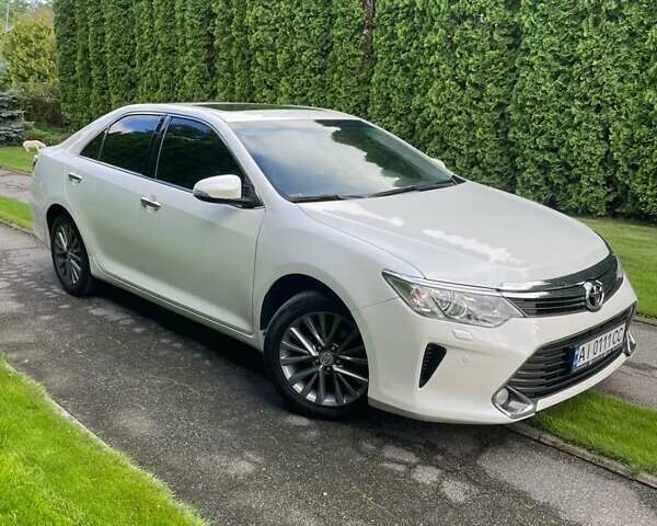 Білий Тойота Камрі, об'ємом двигуна 2.49 л та пробігом 152 тис. км за 17500 $, фото 1 на Automoto.ua