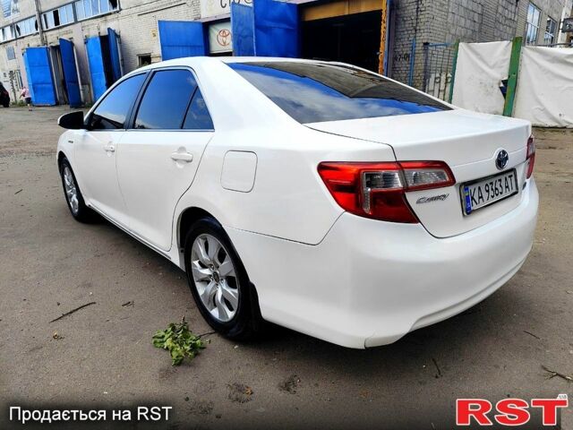 Білий Тойота Камрі, об'ємом двигуна 2.5 л та пробігом 298 тис. км за 13700 $, фото 1 на Automoto.ua