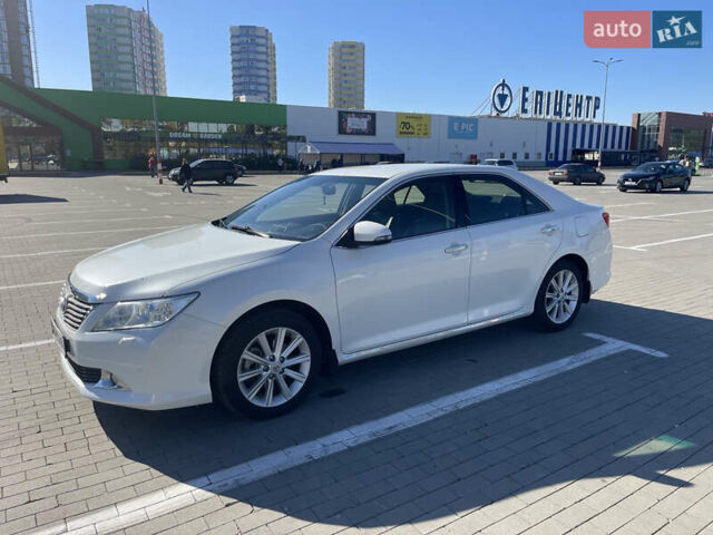 Белый Тойота Камри, объемом двигателя 2.49 л и пробегом 190 тыс. км за 14900 $, фото 1 на Automoto.ua