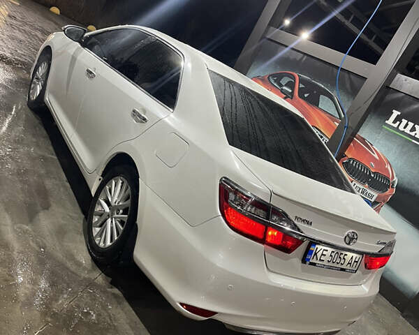 Белый Тойота Камри, объемом двигателя 2.49 л и пробегом 190 тыс. км за 16999 $, фото 1 на Automoto.ua