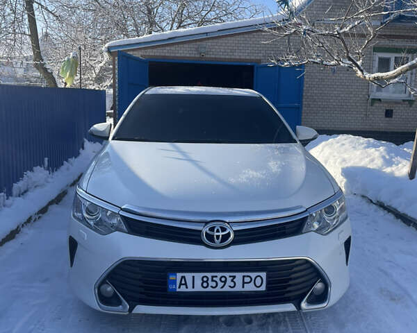 Белый Тойота Камри, объемом двигателя 2.49 л и пробегом 248 тыс. км за 14500 $, фото 1 на Automoto.ua