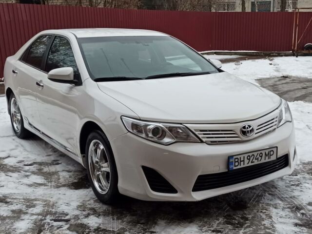 Белый Тойота Камри, объемом двигателя 2.5 л и пробегом 97 тыс. км за 8900 $, фото 1 на Automoto.ua