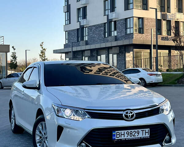 Тойота Камри 2015 в Кропивницком (Кировограде) на Automoto.ua Белый Тойота Камри, объемом двигателя 2.49 л и пробегом 230 тыс. км за 14800 $, фото 1 на Automoto.ua
