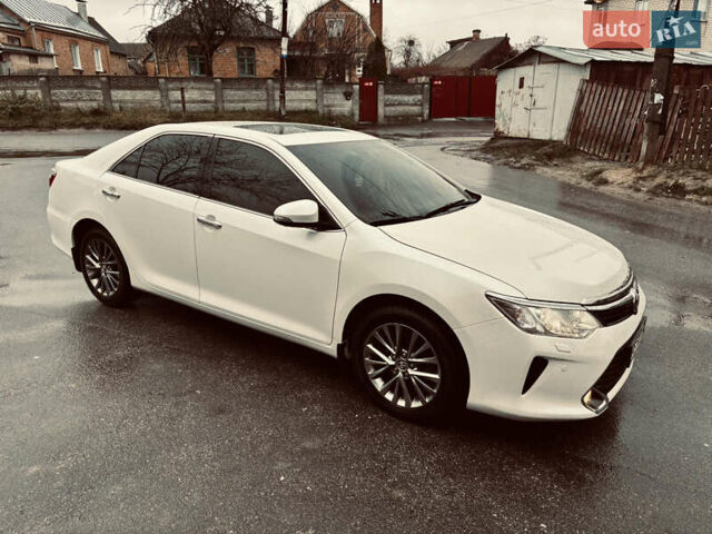 Белый Тойота Камри, объемом двигателя 2.49 л и пробегом 145 тыс. км за 17300 $, фото 1 на Automoto.ua