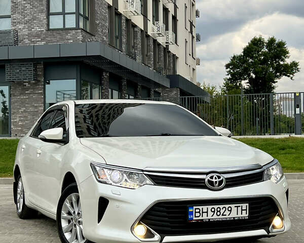 Белый Тойота Камри, объемом двигателя 2.49 л и пробегом 230 тыс. км за 14900 $, фото 1 на Automoto.ua