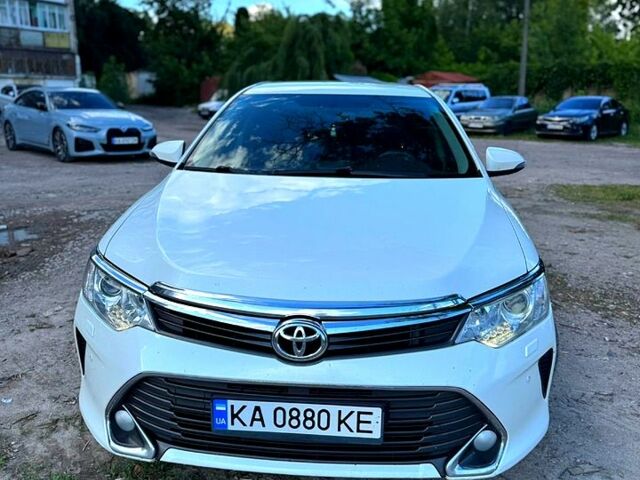 Білий Тойота Камрі, об'ємом двигуна 2.5 л та пробігом 273 тис. км за 13000 $, фото 1 на Automoto.ua