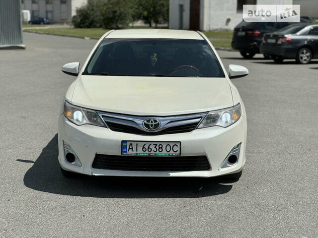 Білий Тойота Камрі, об'ємом двигуна 2.49 л та пробігом 233 тис. км за 7950 $, фото 1 на Automoto.ua